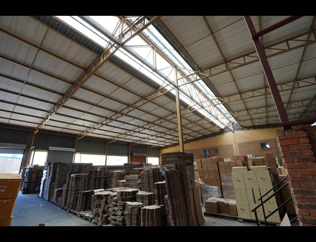 2,148M² WAREHOUSE TO LET IN LASER PARK